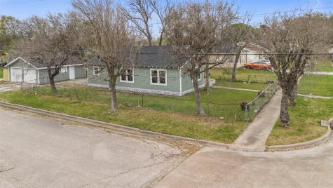 726 10th Avenue N Texas City TX 77590
