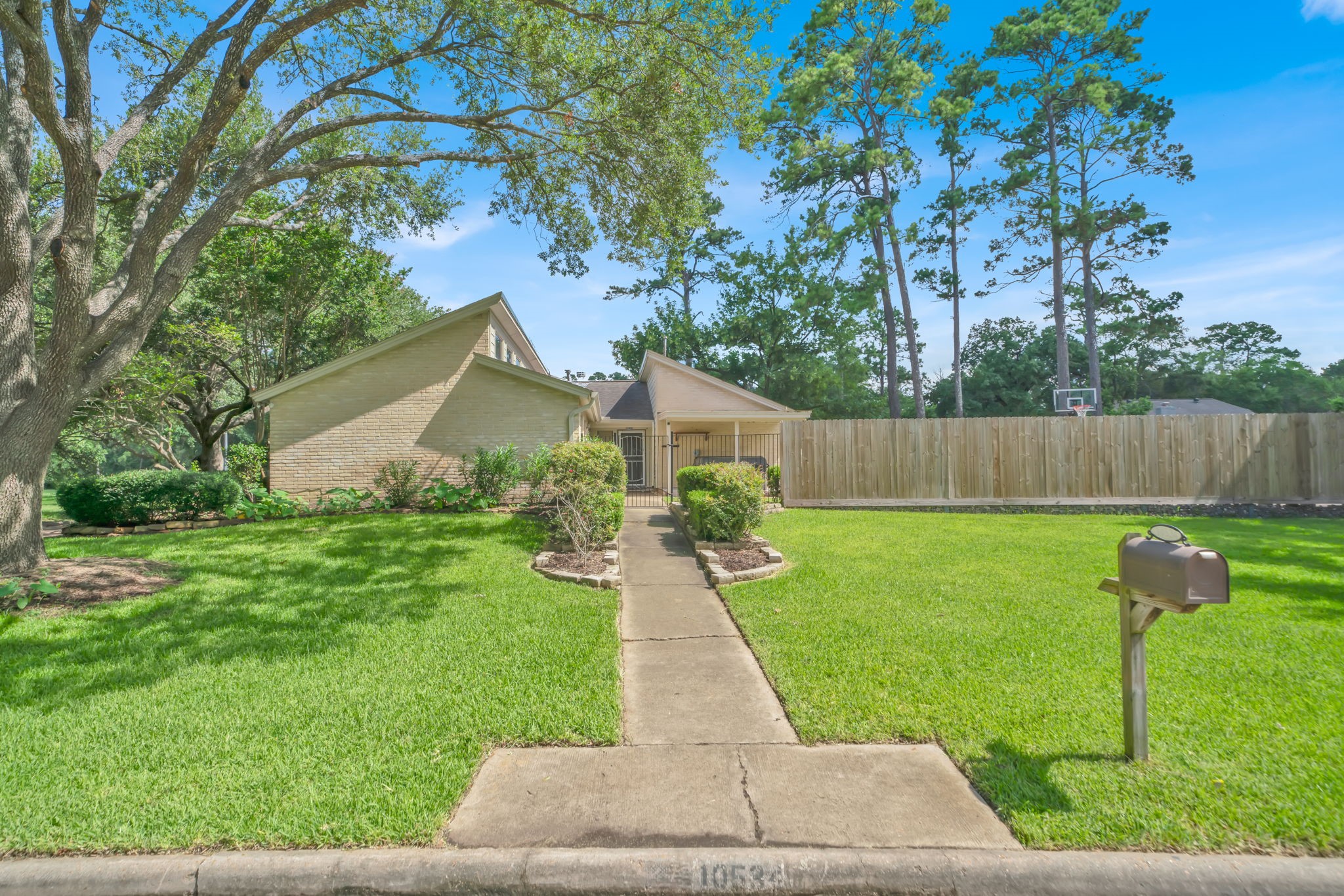 10534 Moorcreek Drive Houston TX 77070