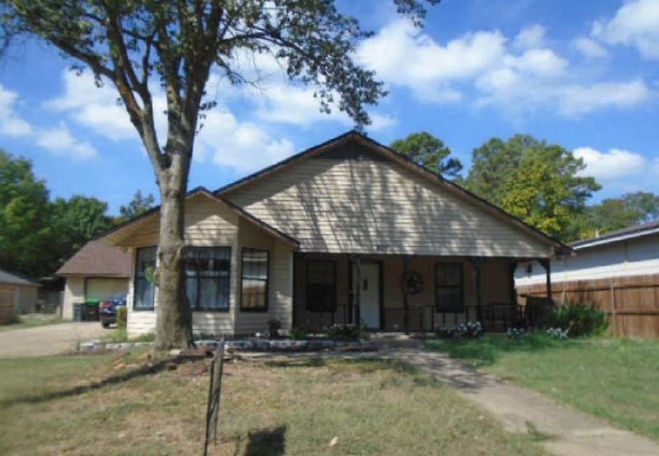 606 S Hill Street Pilot Point TX 76258