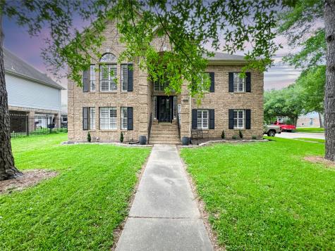 121 Hidden Lake Drive League City TX 77573