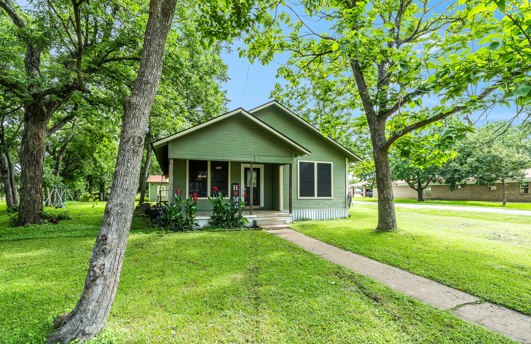 100 N Broadway Street Caldwell TX 77836