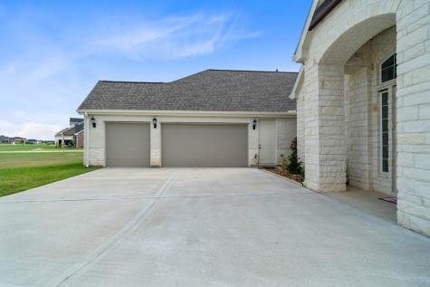 305 Champions Court El Campo TX 77437