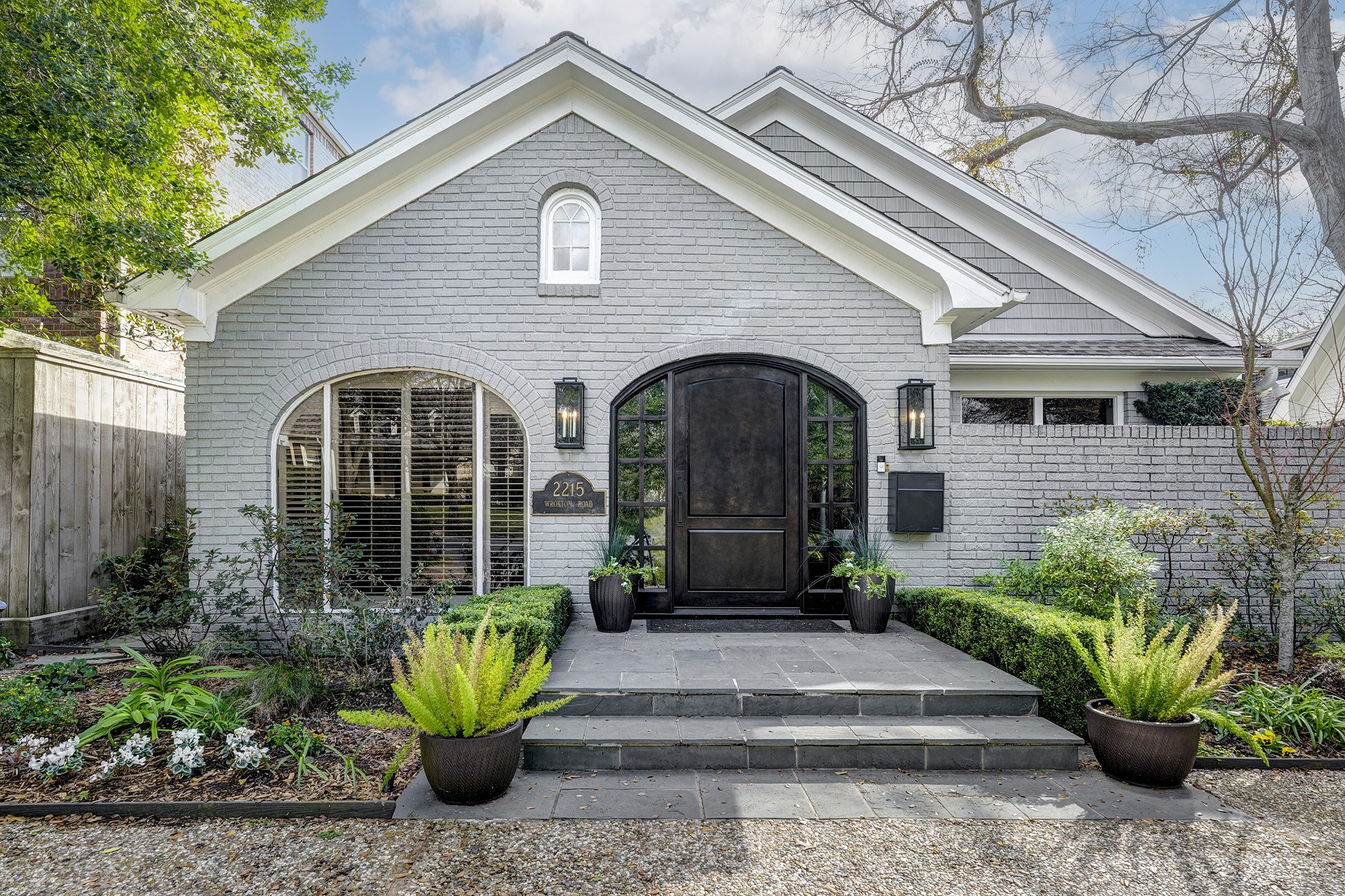 2215 Wroxton Road Houston TX 77005