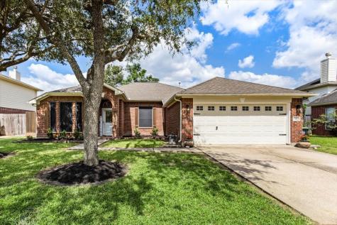 1109 Lake Shore Drive Pearland TX 77581