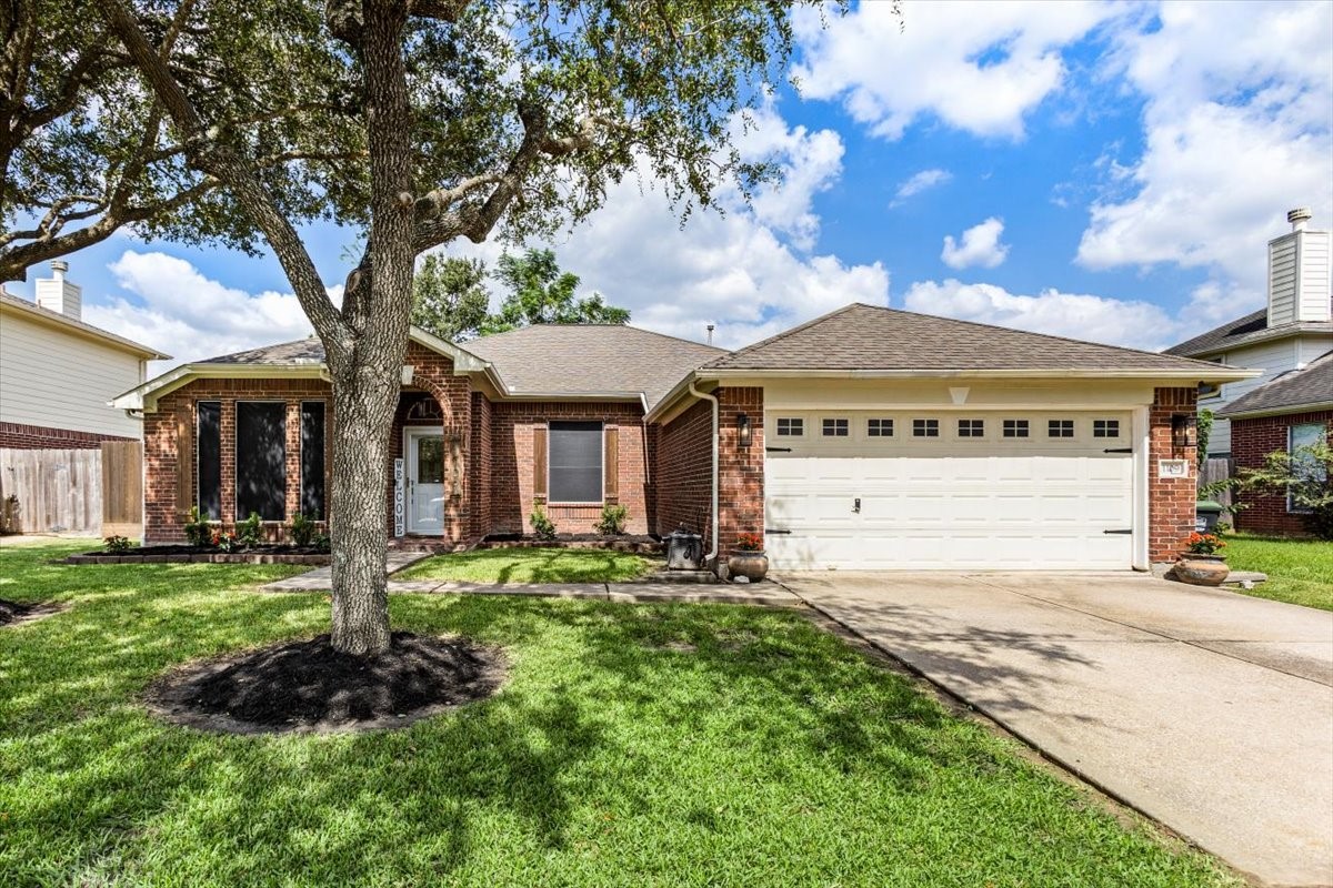 1109 Lake Shore Drive Pearland TX 77581