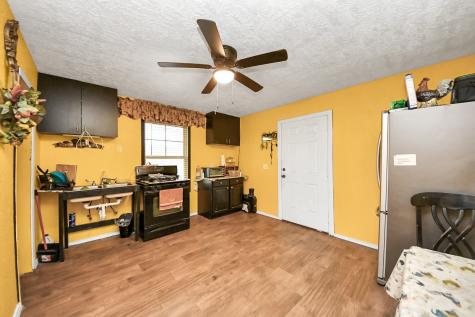1040 County Road 5007 Cleveland TX 77327