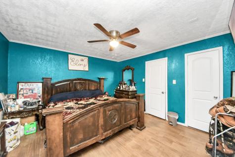 1040 County Road 5007 Cleveland TX 77327