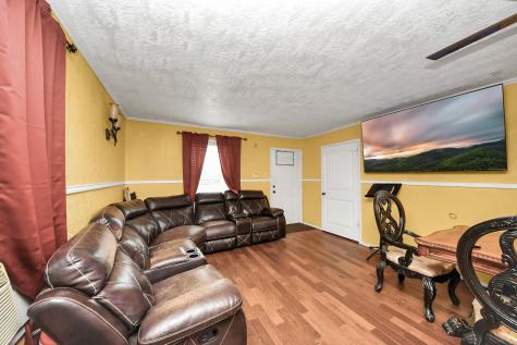 1040 County Road 5007 Cleveland TX 77327