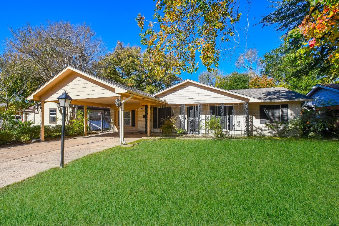 1606 W Donovan Street Houston TX 77091