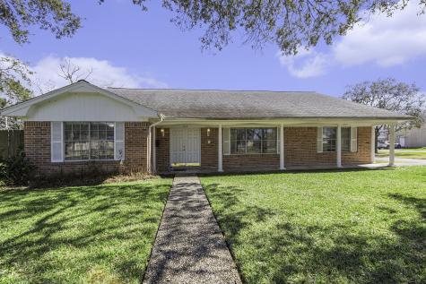 1219 S Beauregard Street Alvin TX 77511
