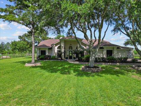 319 Bayou End Circle Alvin TX 77511