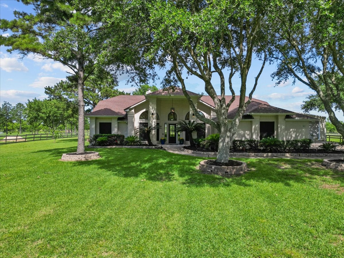 319 Bayou End Circle Alvin TX 77511