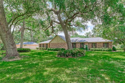 1631 Garrett Court Wharton TX 77488