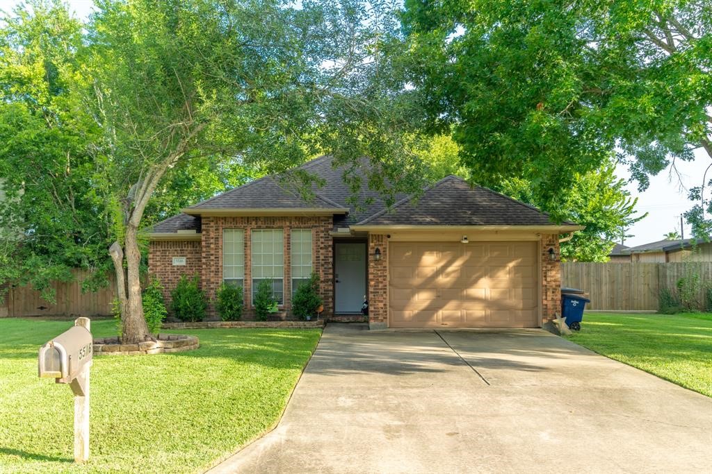 5516 Thistle Drive Dickinson TX 77539