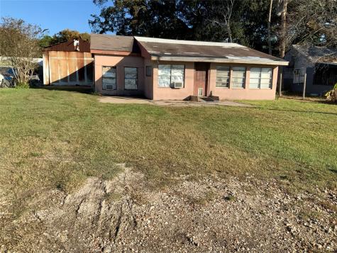 215 Mcneir Street Anahuac TX 77514