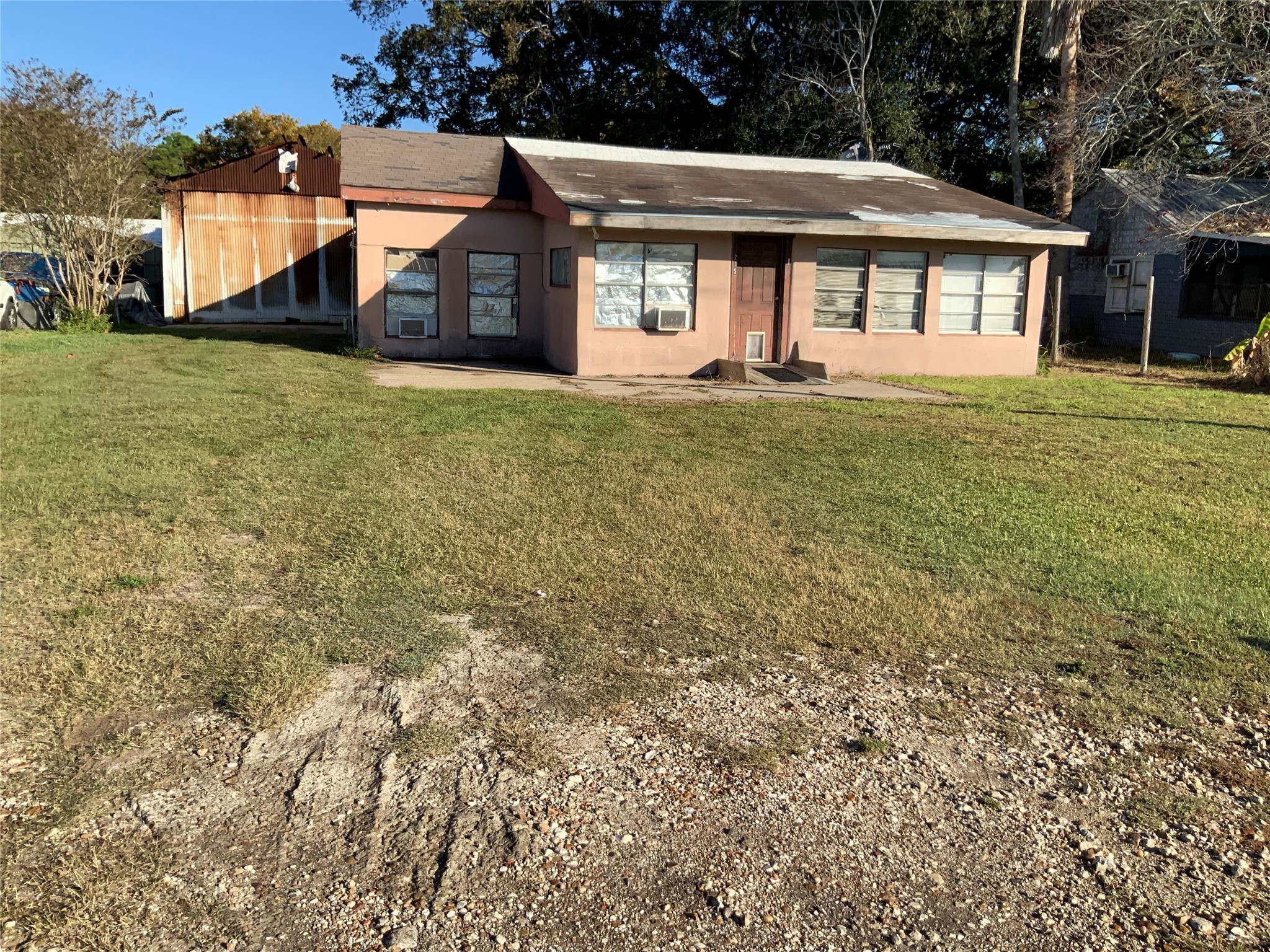 215 Mcneir Street Anahuac TX 77514