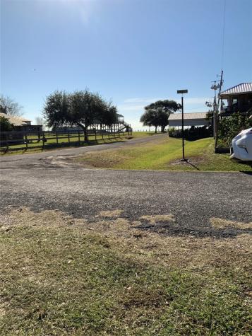 215 Mcneir Street Anahuac TX 77514