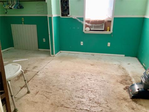 215 Mcneir Street Anahuac TX 77514