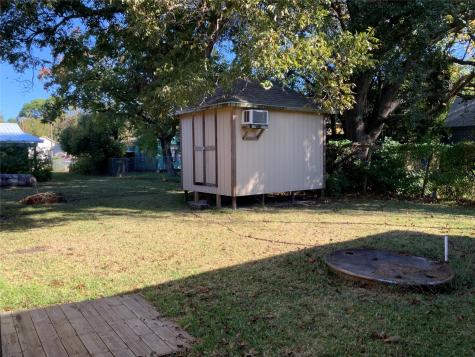 215 Mcneir Street Anahuac TX 77514