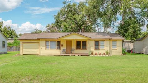 704 Pin Money Street Clute TX 77531