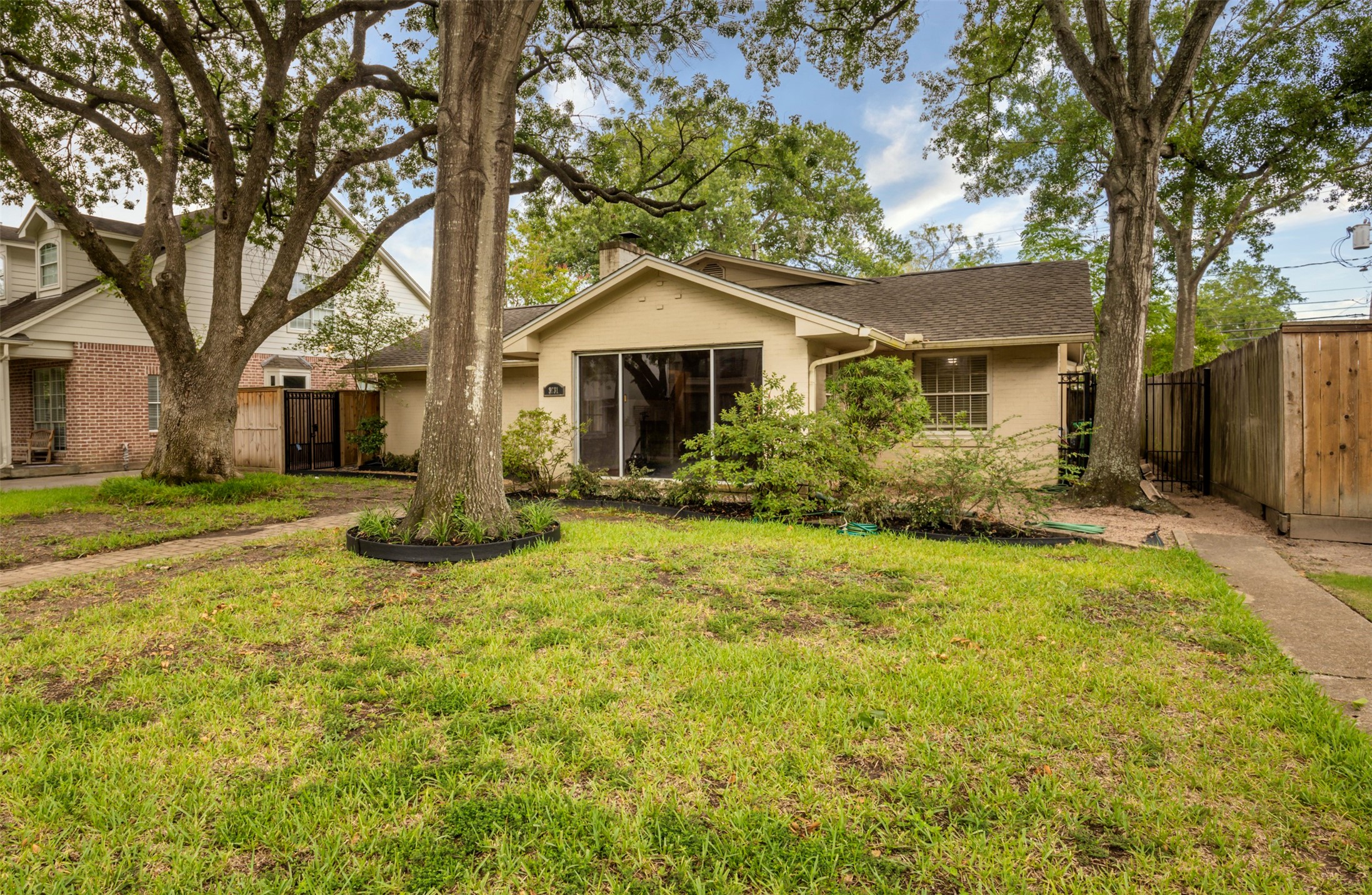 3731 Drake Street Houston TX 77005