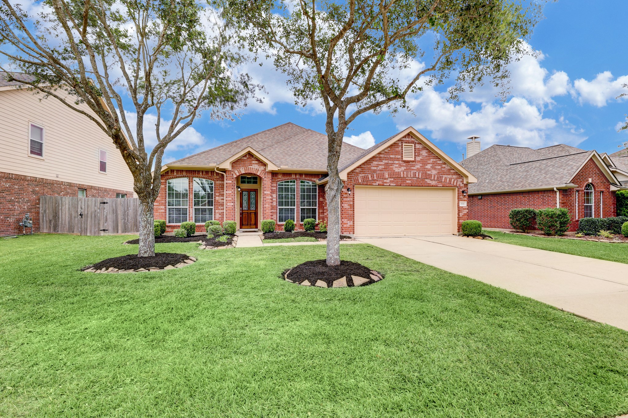 3211 Windy Bank Lane Pearland TX 77581
