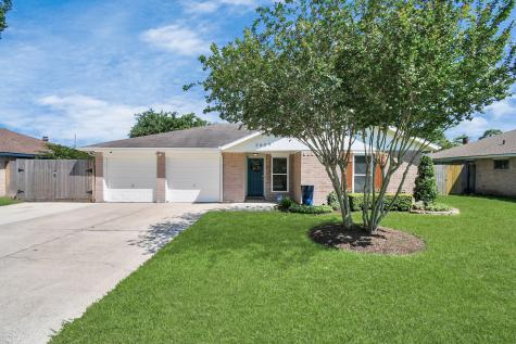 2609 Walnut Hollow Street Pearland TX 77581