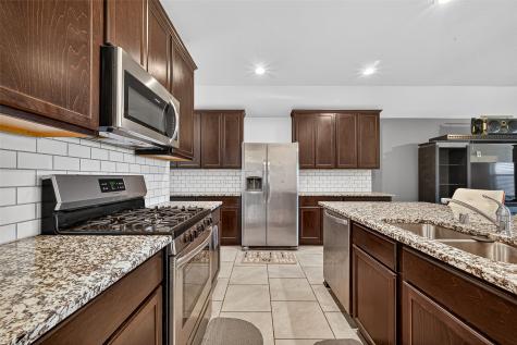 2907 Vales Point Drive Fresno TX 77545