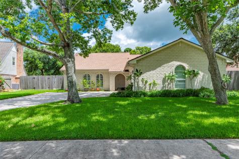 205 Palm Aire Drive Friendswood TX 77546