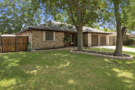 1303 Packsaddle Lane Baytown TX 77521