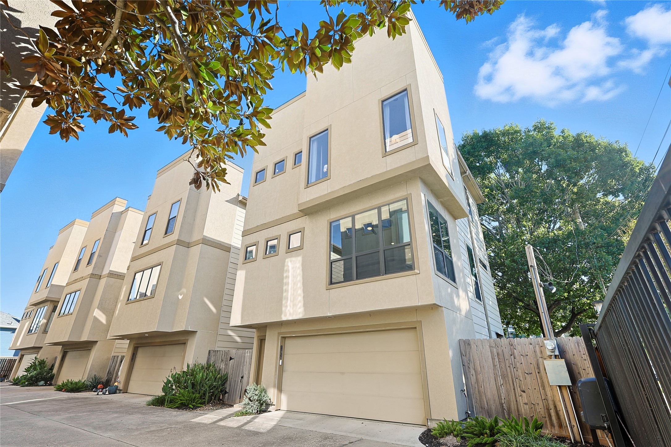 1105 W 21st Street A Houston TX 77008