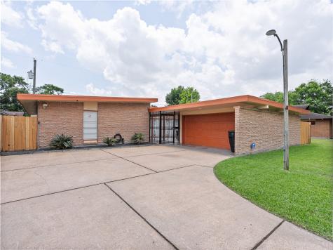 1015 Twin Falls Road Houston TX 77088
