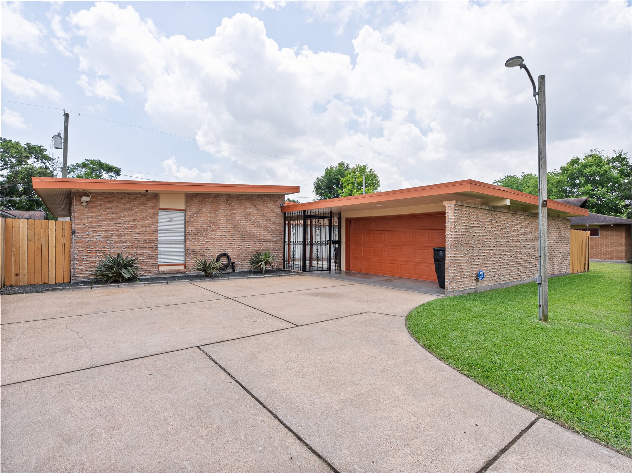 1015 Twin Falls Road Houston TX 77088
