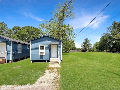 3042 W Crockett Street Beaumont TX 77701