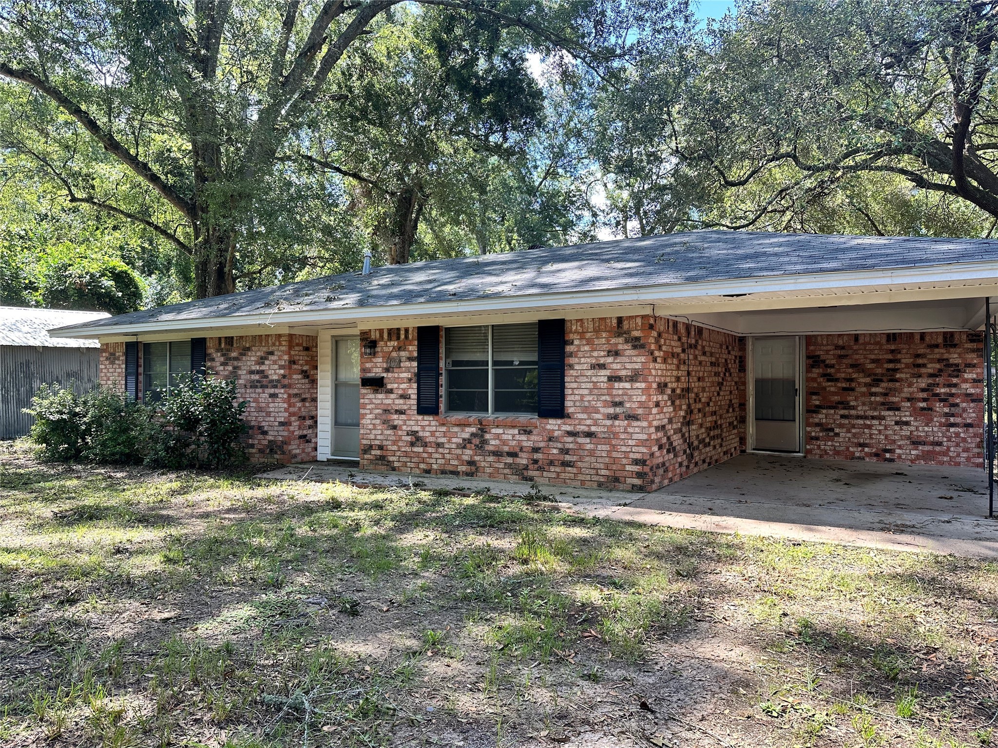 407 W Live Oak Street Woodville TX 75979