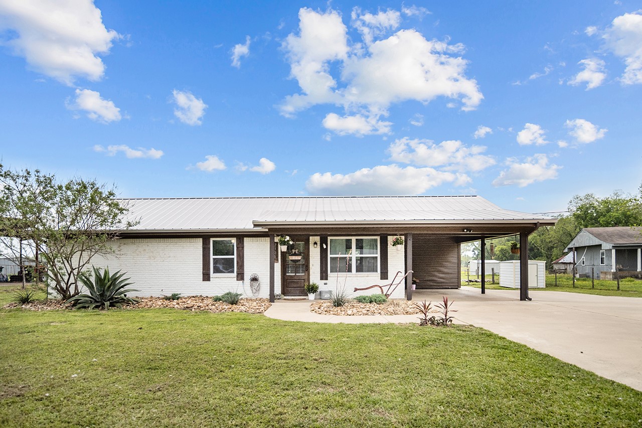 2304 N 6th Street Crockett TX 75835