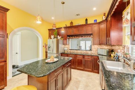 1625 Avenue M 1/2 Galveston TX 77550