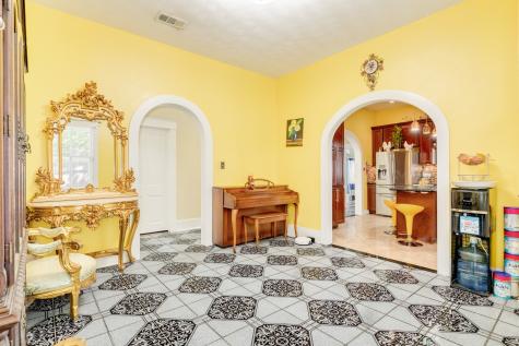 1625 Avenue M 1/2 Galveston TX 77550