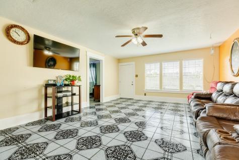 1625 Avenue M 1/2 Galveston TX 77550