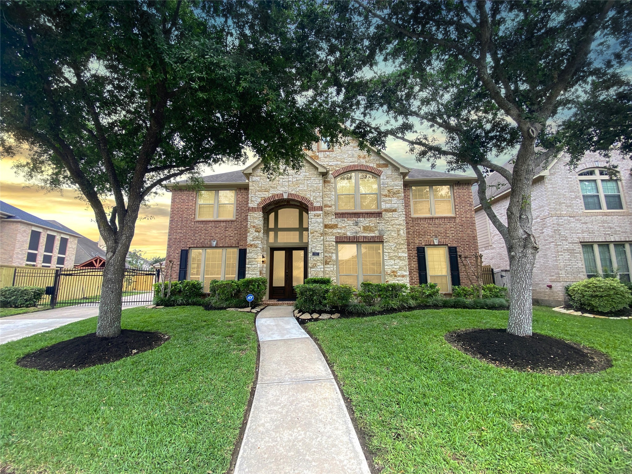 13807 Lakewater Drive Pearland TX 77584