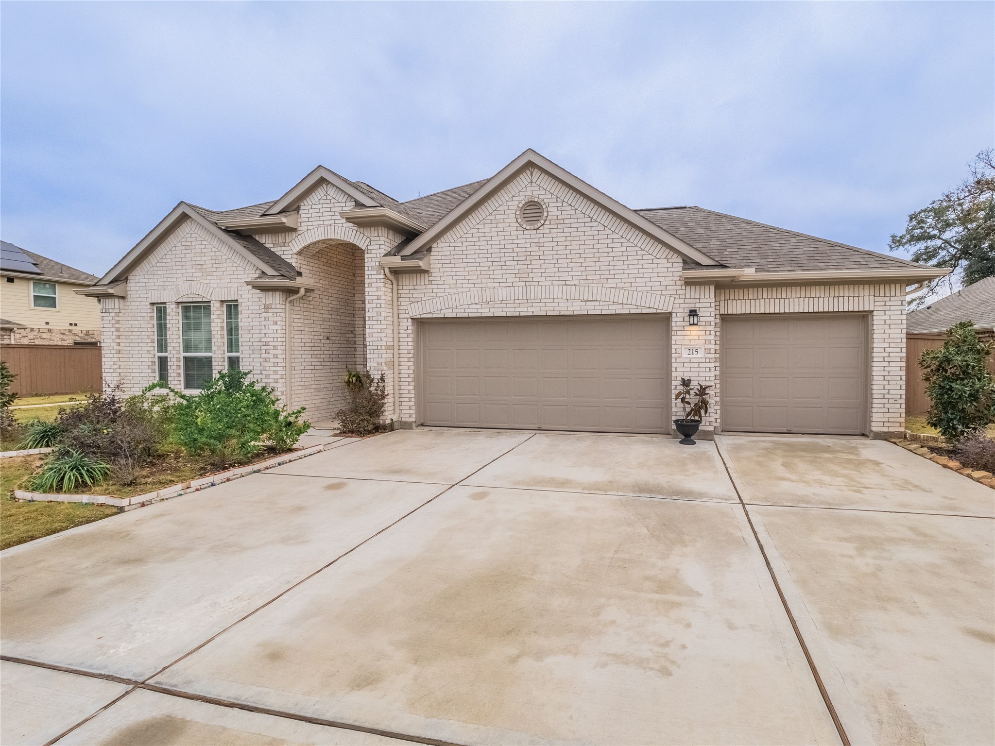 215 Bentwater Lane Clute TX 77531