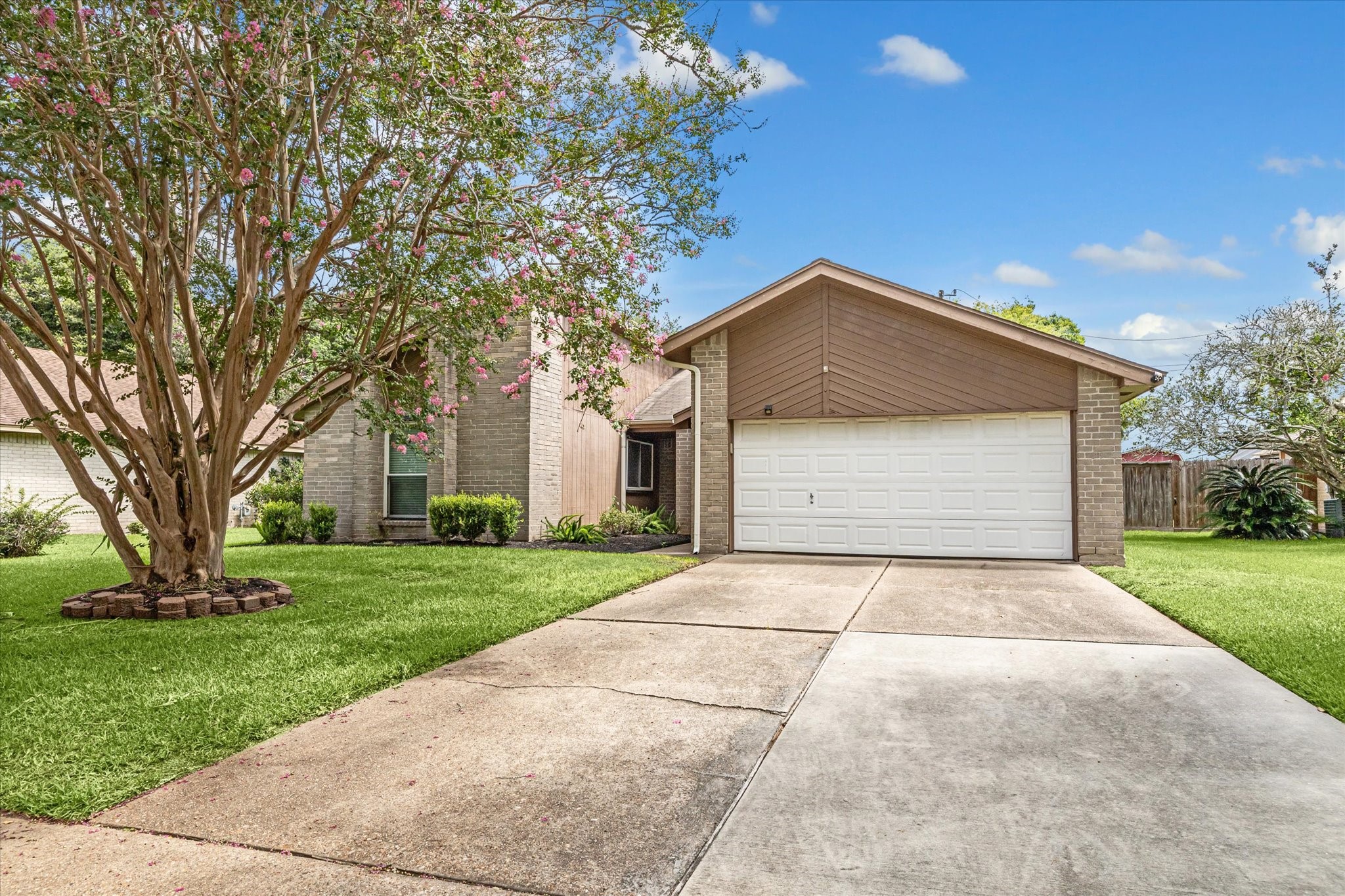 443 Elder Glen Drive Webster TX 77598