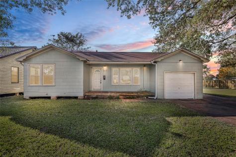 943 Milam Street Liberty TX 77575