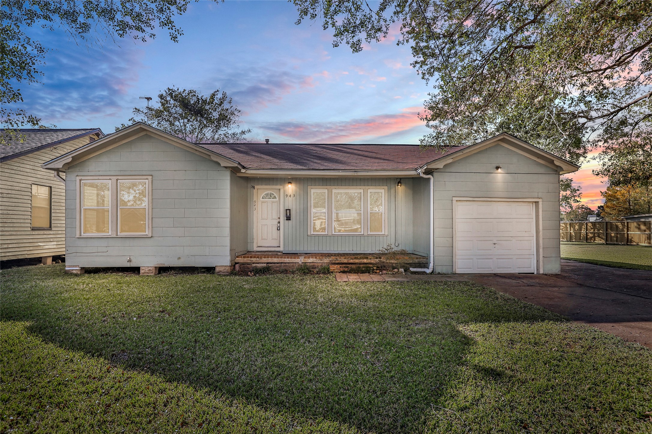 943 Milam Street Liberty TX 77575