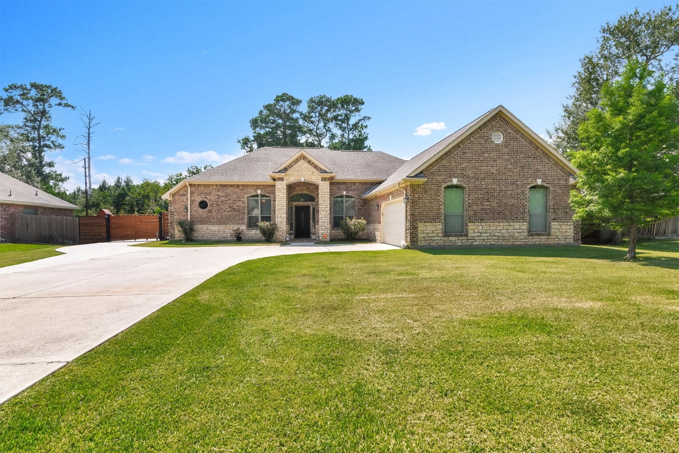 319 Weisinger Drive Magnolia TX 77354