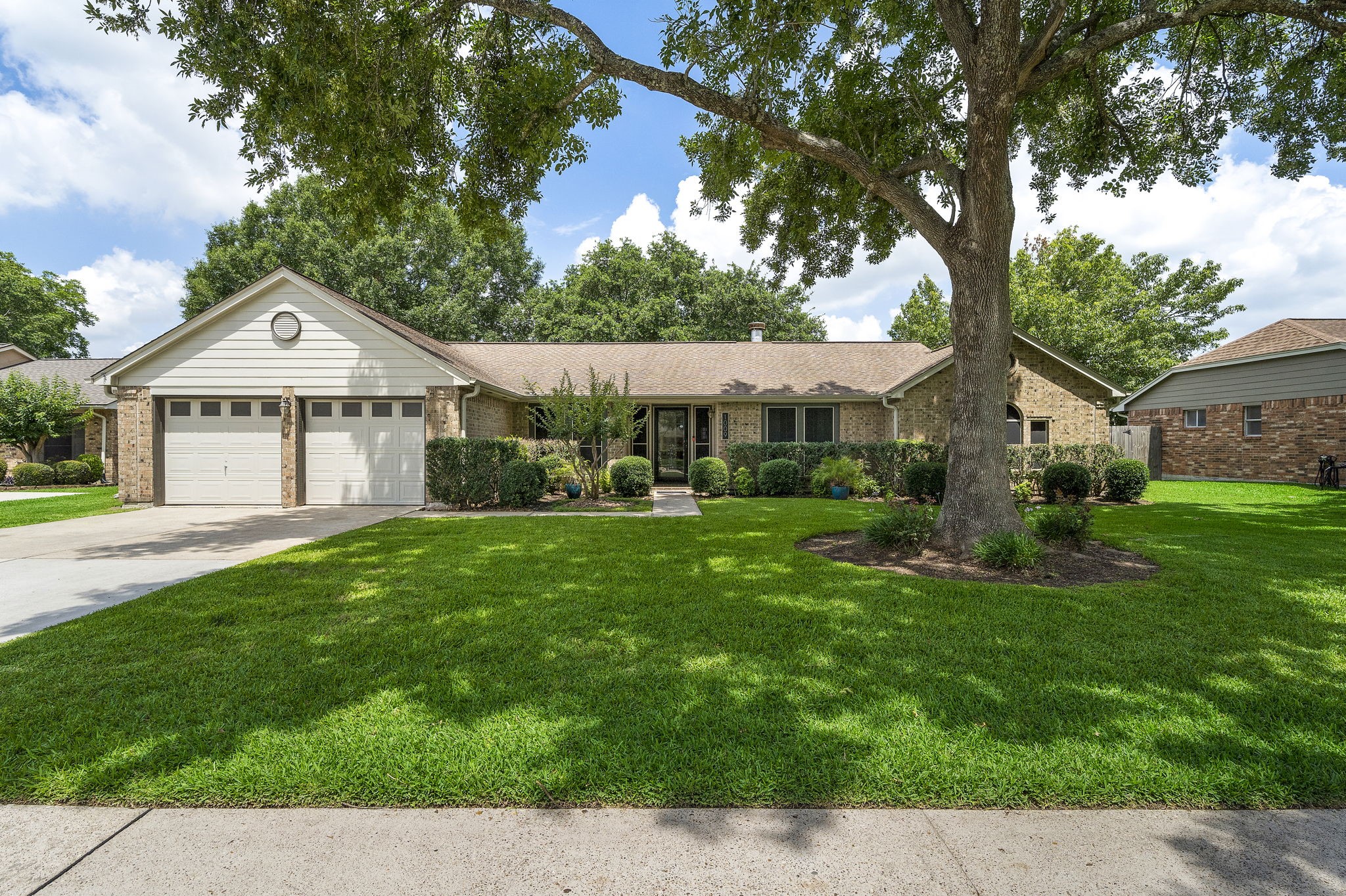 1009 W Castlewood Avenue Friendswood TX 77546