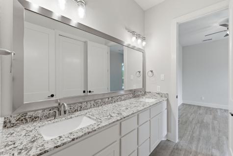 240 Grand View Huntsville TX 77340