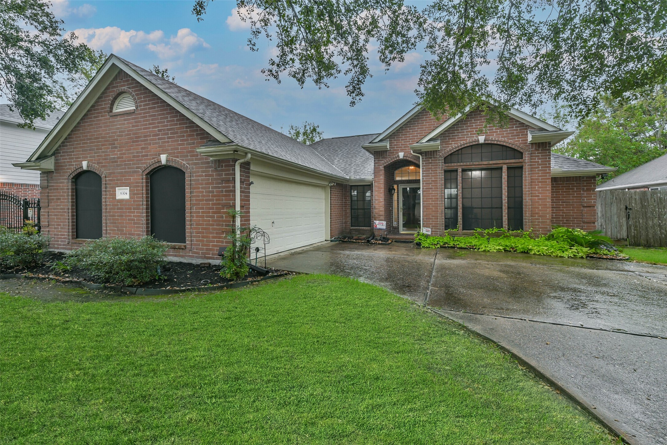 6304 W Oaks Circle S Pearland TX 77584