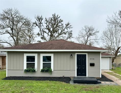 306 Acacia Street Lake Jackson TX 77566