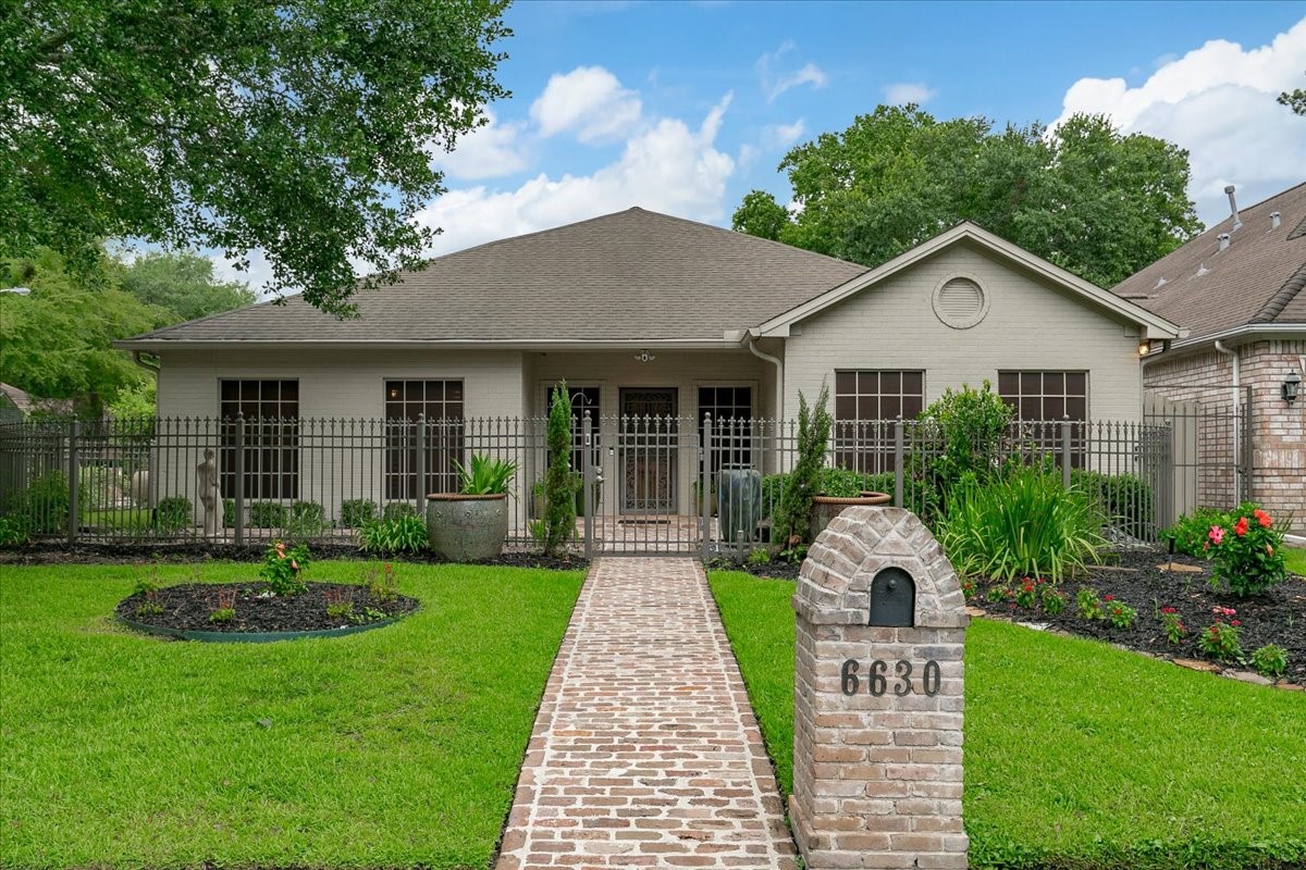 6630 Shinnecock Hills Drive Houston TX 77069